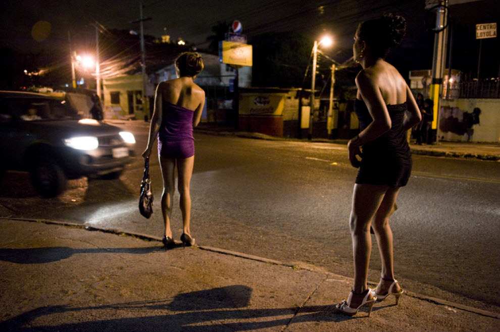 Drive-in sex booths: See di public place wia you fit do 'kerewa' wit prostitutes